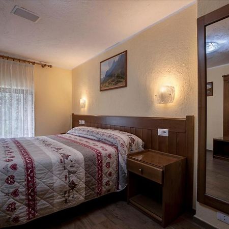 אאוסטה Hotel Cecchin מראה חיצוני תמונה