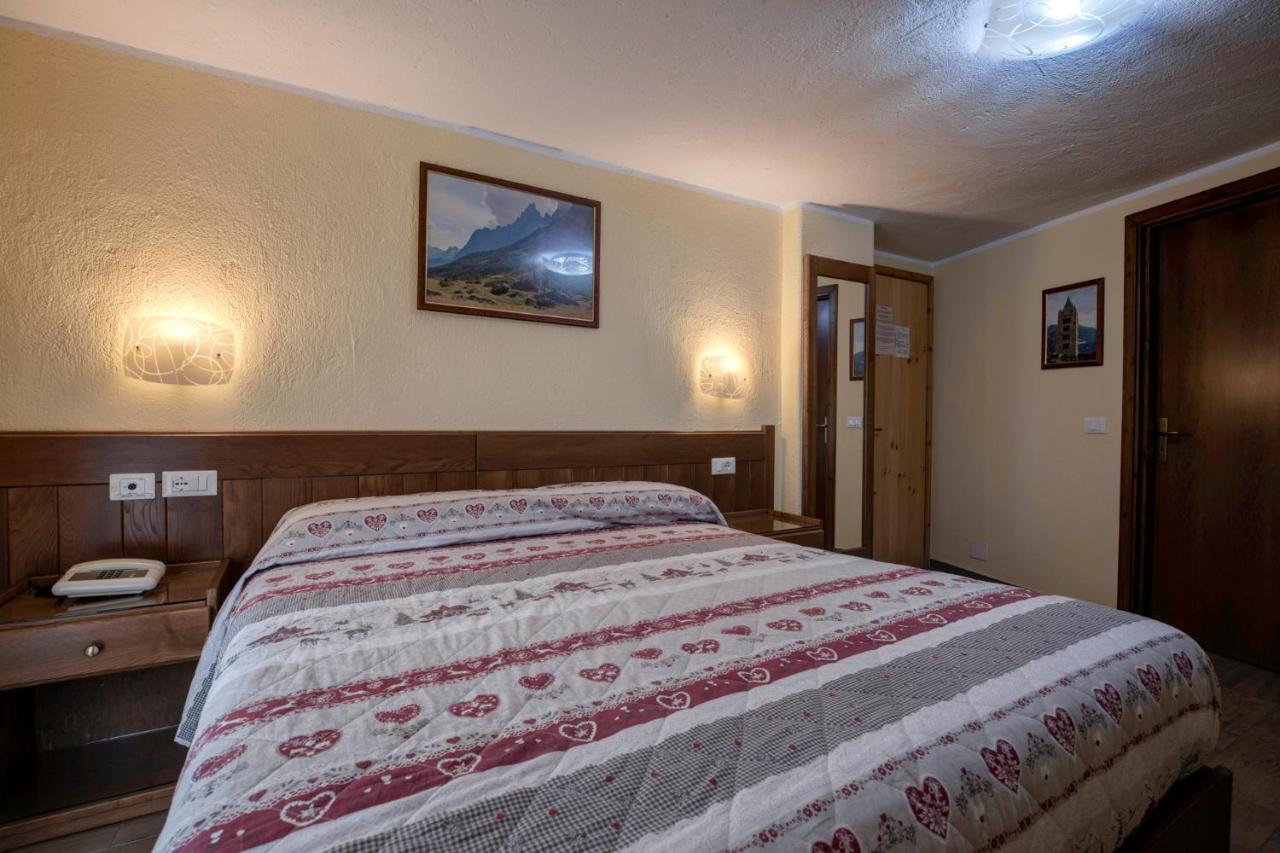 אאוסטה Hotel Cecchin מראה חיצוני תמונה