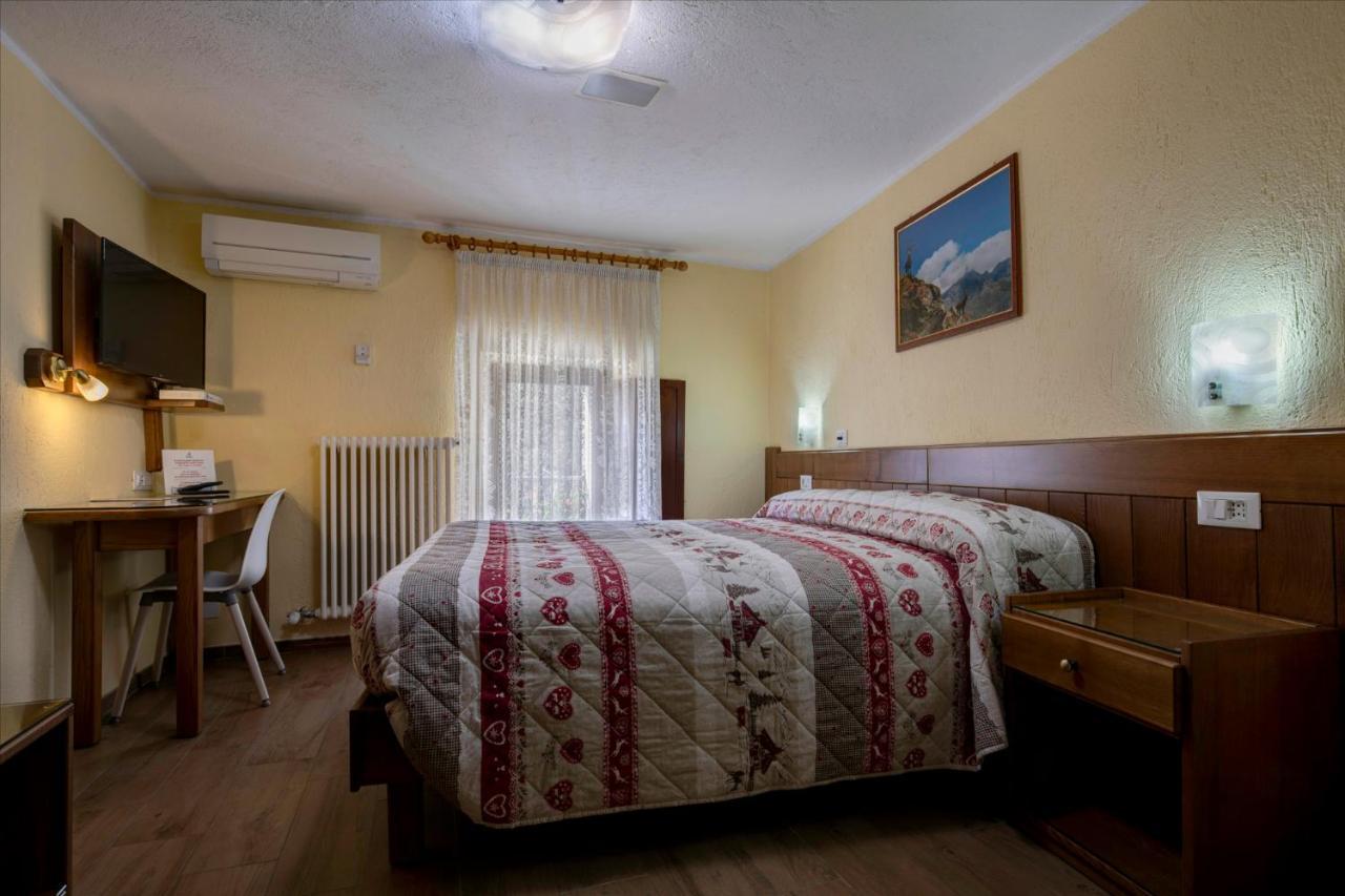 אאוסטה Hotel Cecchin מראה חיצוני תמונה