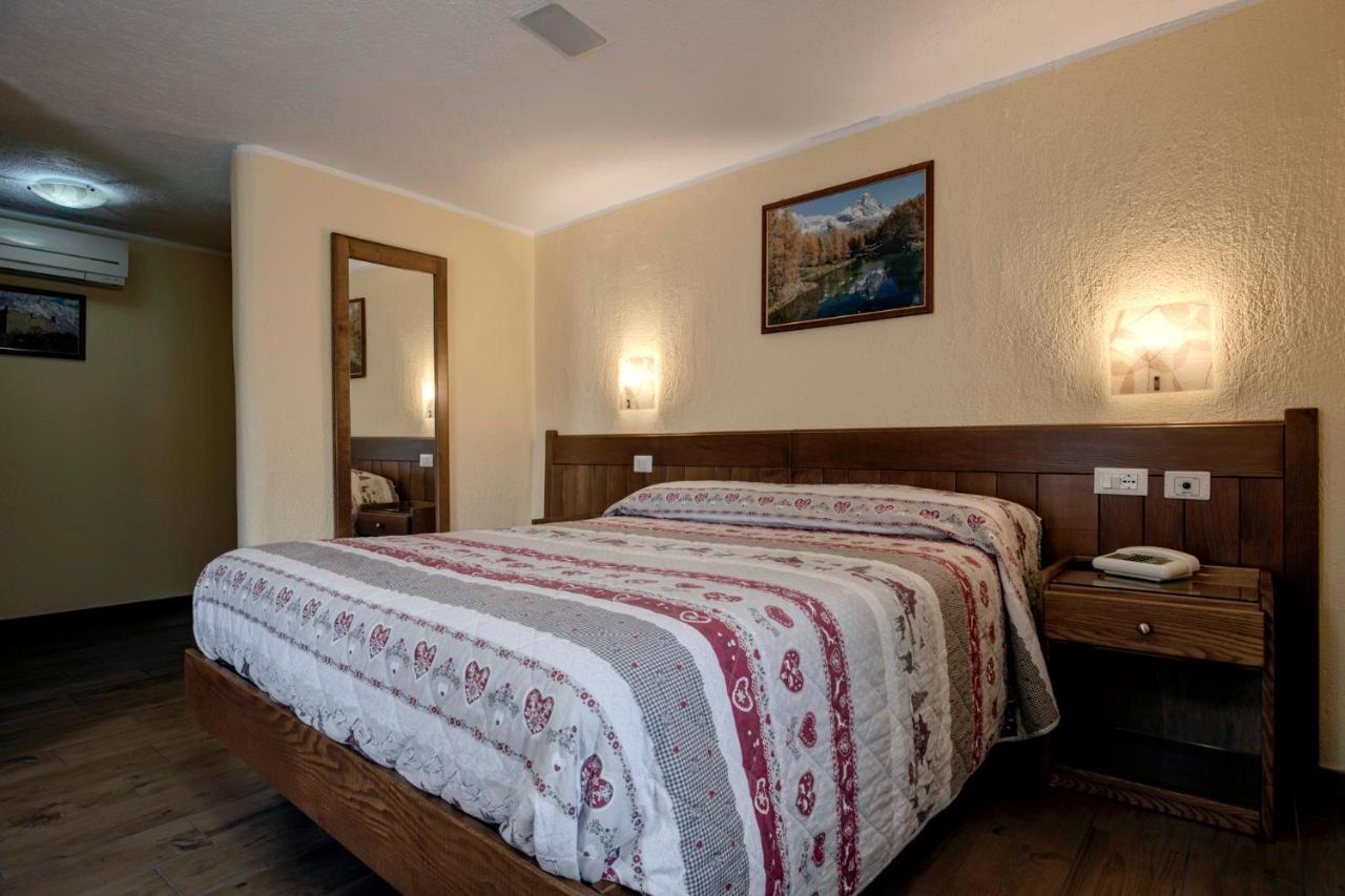 אאוסטה Hotel Cecchin מראה חיצוני תמונה
