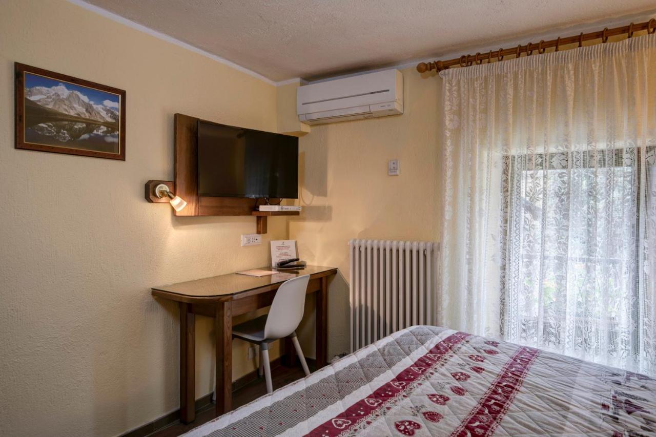 אאוסטה Hotel Cecchin מראה חיצוני תמונה