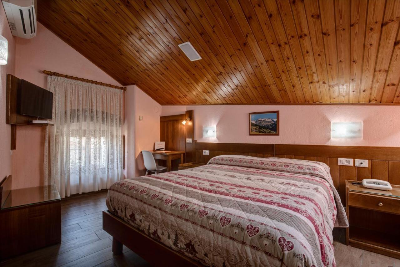 אאוסטה Hotel Cecchin מראה חיצוני תמונה