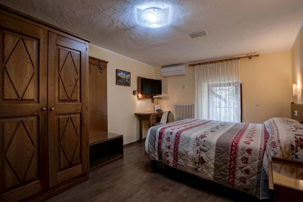 אאוסטה Hotel Cecchin מראה חיצוני תמונה
