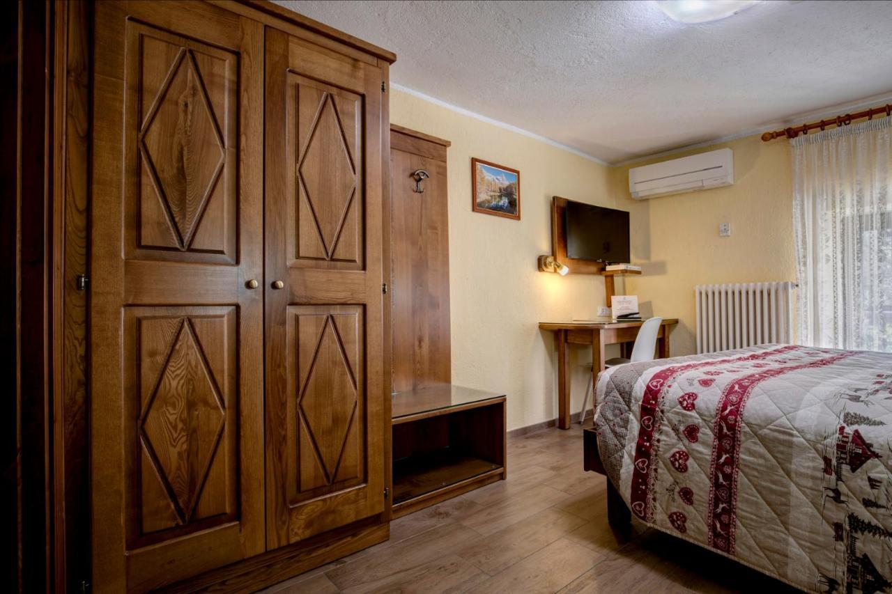 אאוסטה Hotel Cecchin מראה חיצוני תמונה