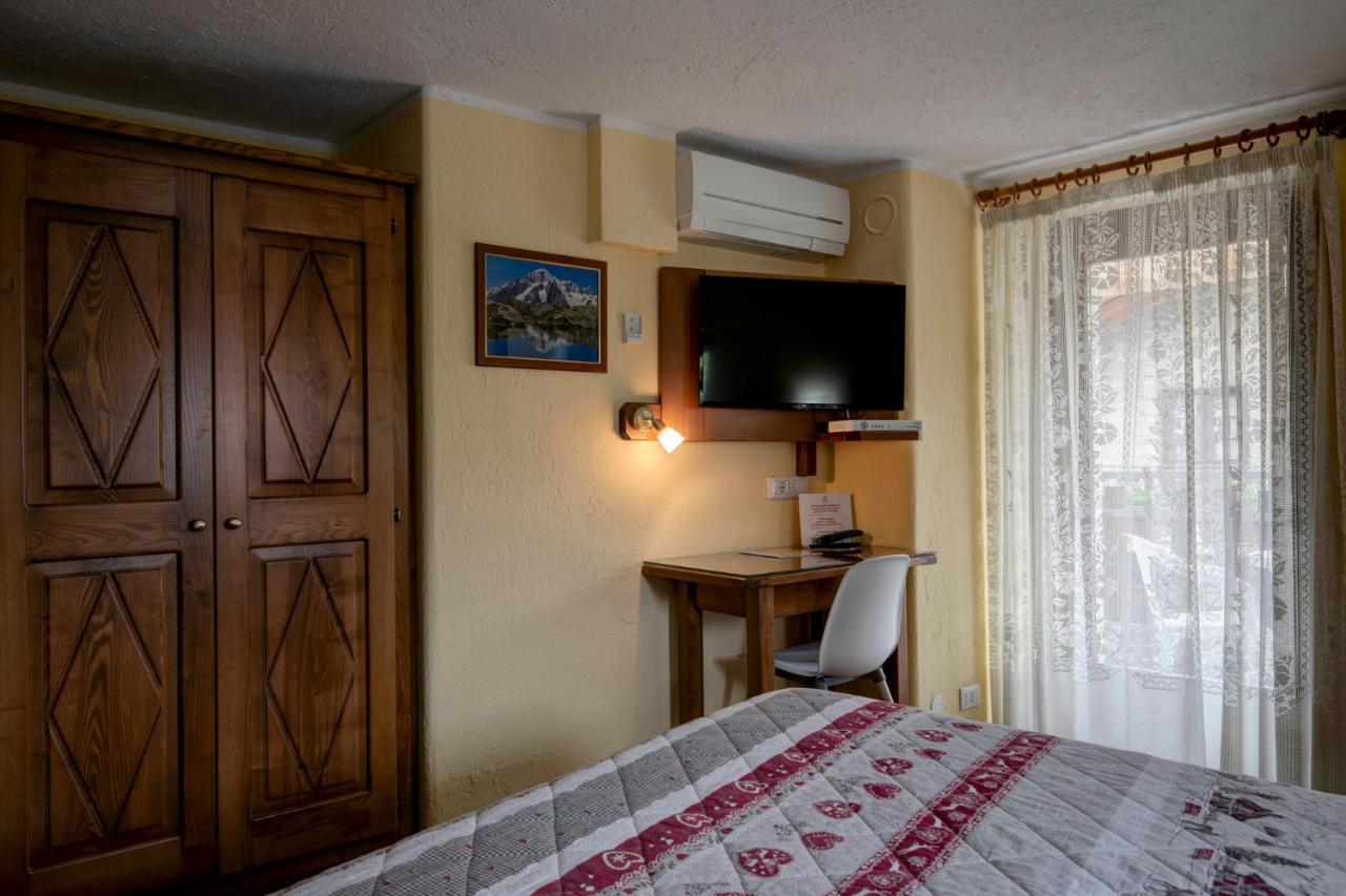 אאוסטה Hotel Cecchin מראה חיצוני תמונה