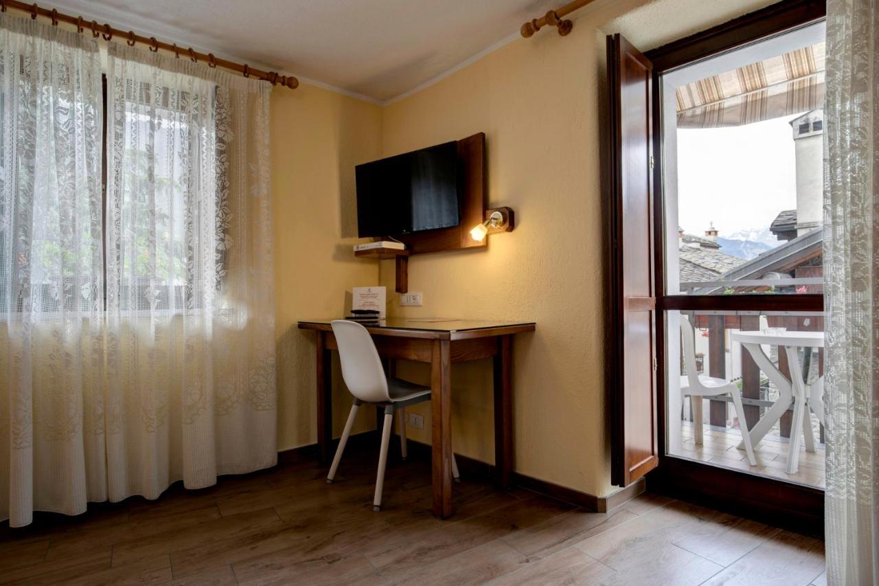אאוסטה Hotel Cecchin מראה חיצוני תמונה