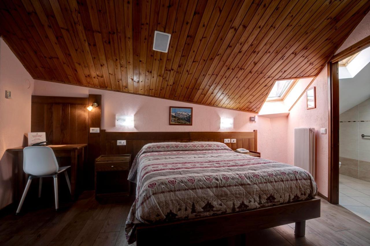 אאוסטה Hotel Cecchin מראה חיצוני תמונה