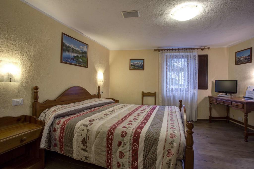 אאוסטה Hotel Cecchin מראה חיצוני תמונה