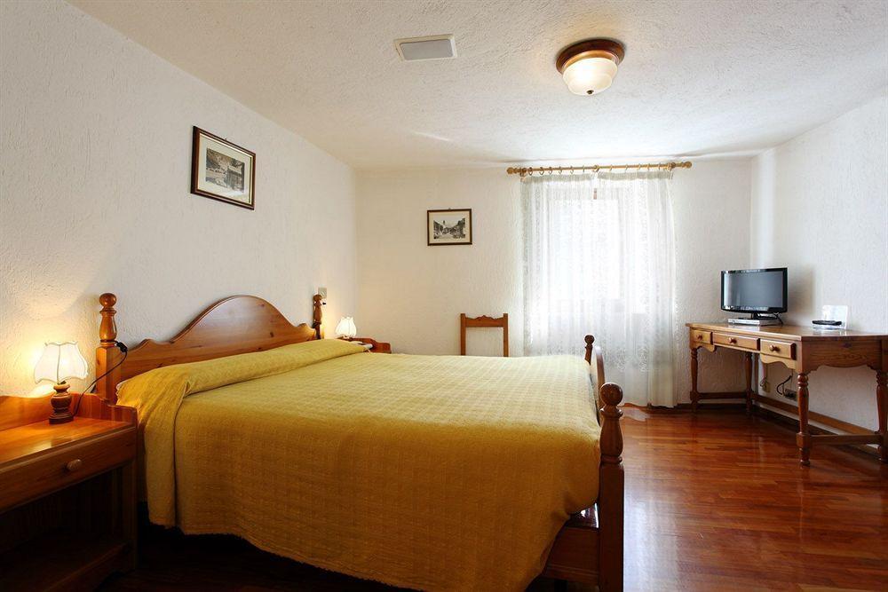 אאוסטה Hotel Cecchin מראה חיצוני תמונה