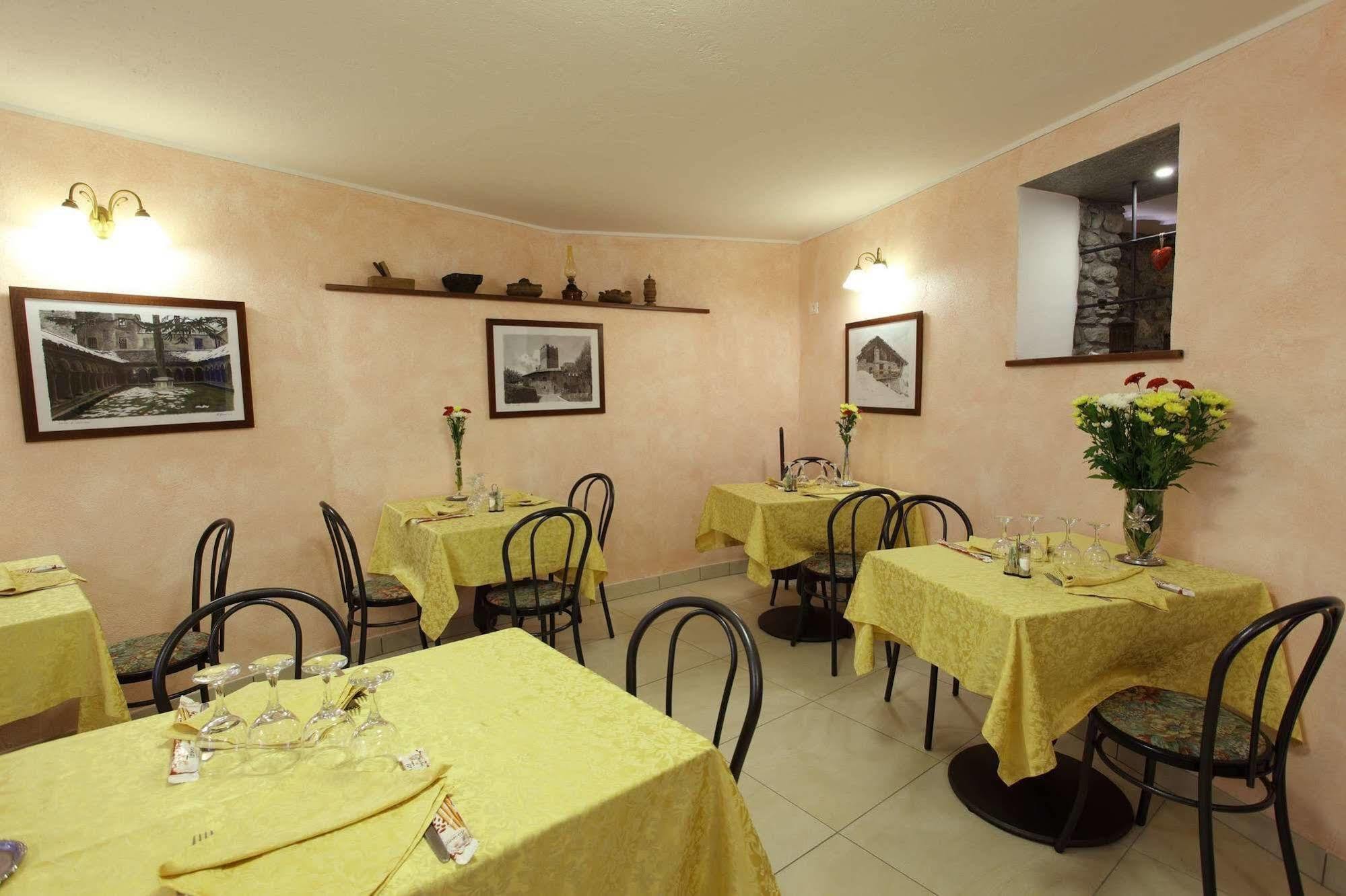 אאוסטה Hotel Cecchin מראה חיצוני תמונה
