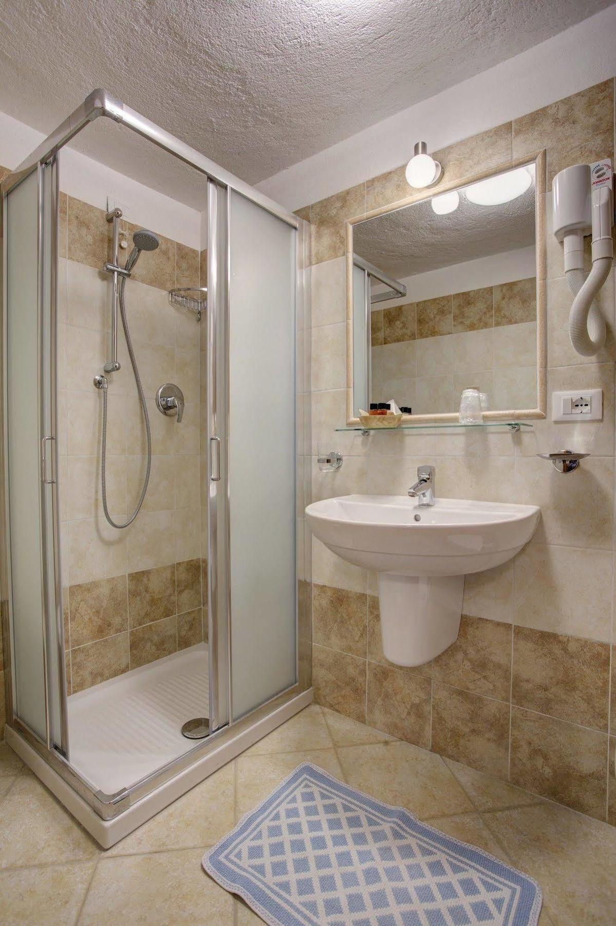 אאוסטה Hotel Cecchin מראה חיצוני תמונה