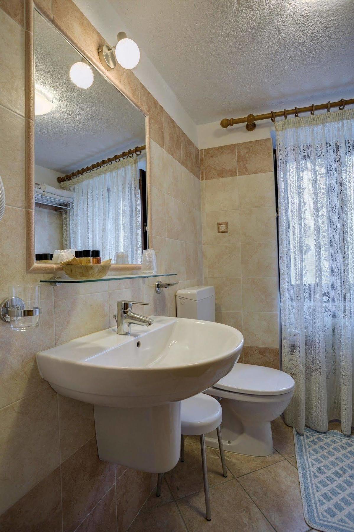 אאוסטה Hotel Cecchin מראה חיצוני תמונה