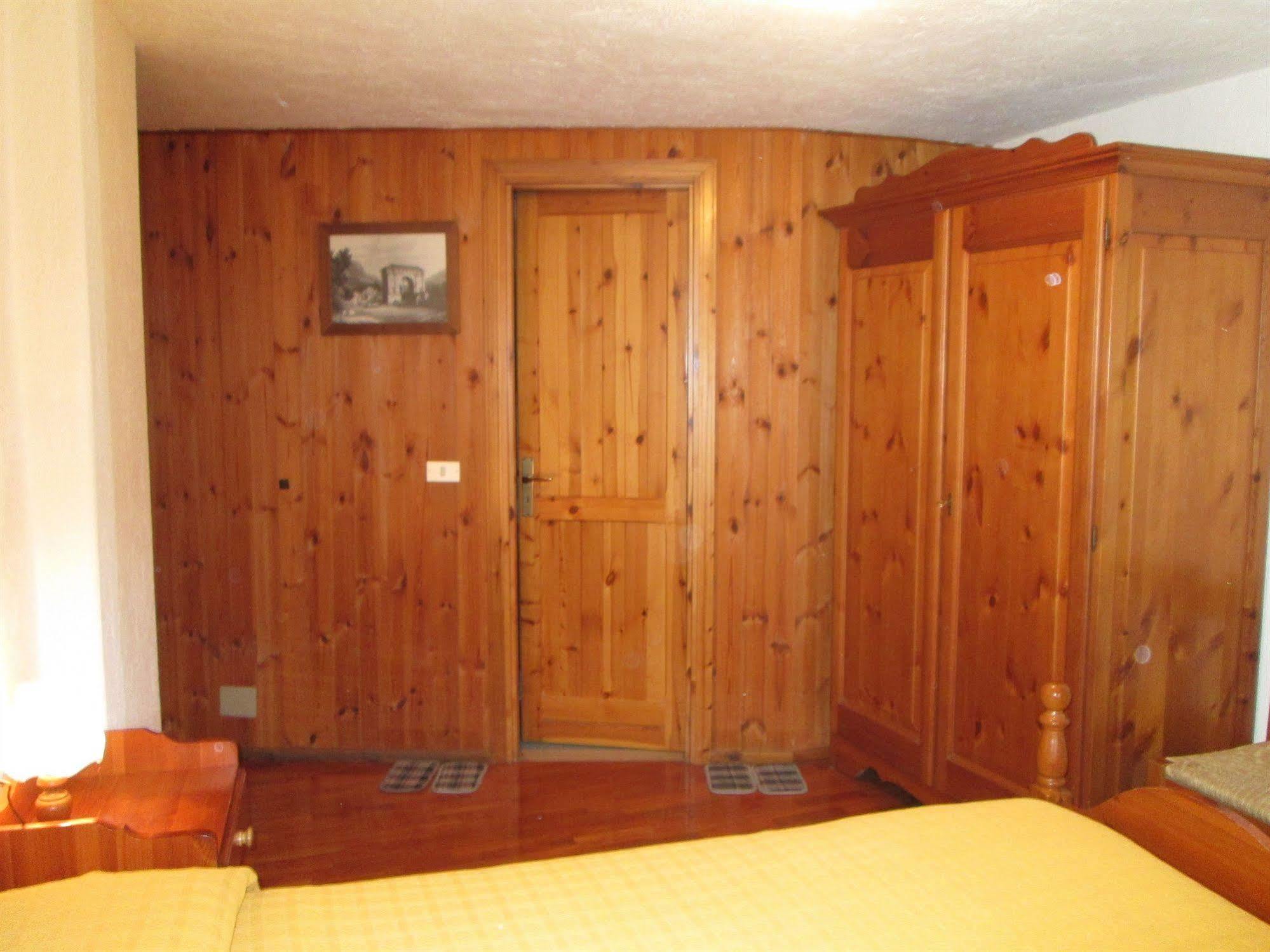 אאוסטה Hotel Cecchin מראה חיצוני תמונה