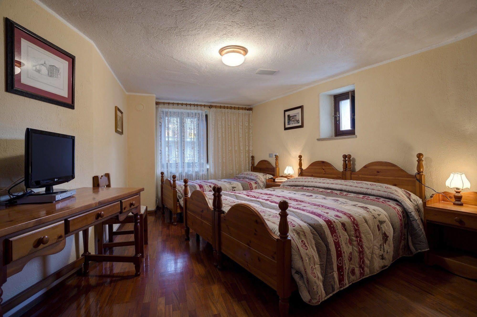 אאוסטה Hotel Cecchin מראה חיצוני תמונה