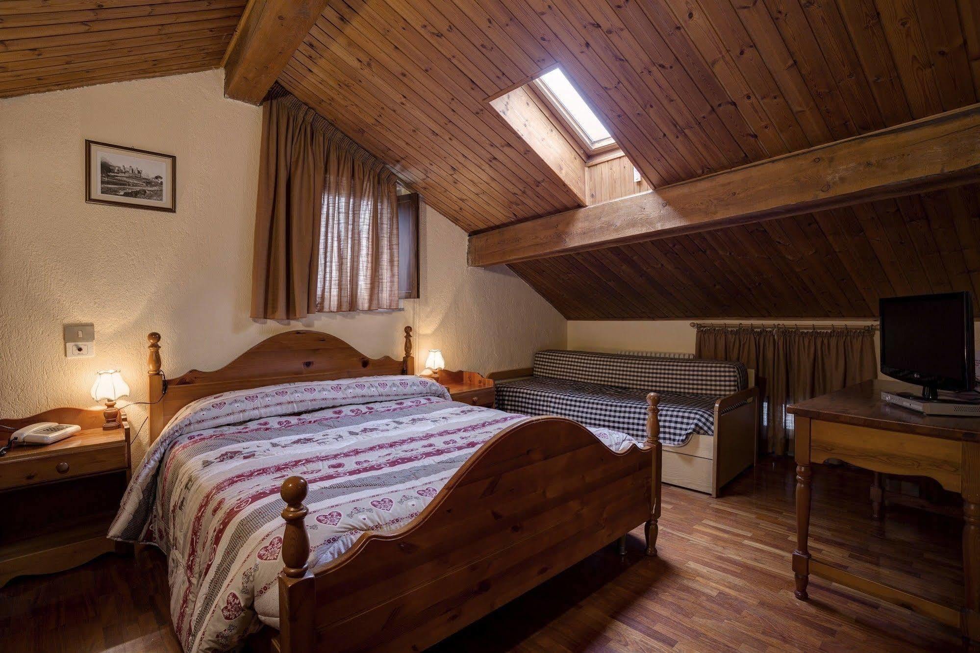 אאוסטה Hotel Cecchin מראה חיצוני תמונה